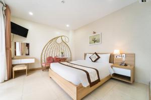 Postel nebo postele na pokoji v ubytování Bella Hotel Bai Sau Vung Tau