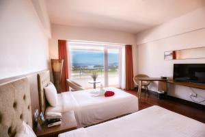 Ένα ή περισσότερα κρεβάτια σε δωμάτιο στο Muong Thanh Holiday Hue Hotel +56 φωτογραφίες