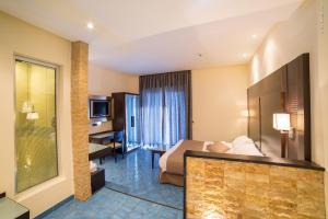 a hotel room with a bed and a television at Hotel La Lucertola in Vietri sul Mare