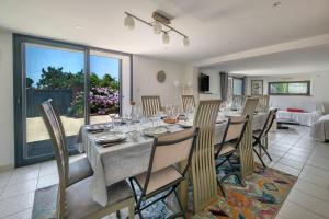 Χώρος καθιστικού στο Villa pour 15 à 700m de la plage