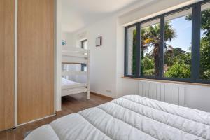 Ένα ή περισσότερα κρεβάτια σε δωμάτιο στο Villa pour 15 à 700m de la plage