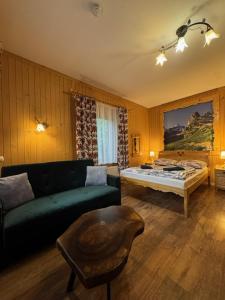 Posteľ alebo postele v izbe v ubytovaní Apartament 2-4 osobowy - Wesoła Chatka - Krupówki 37b - CENTRUM