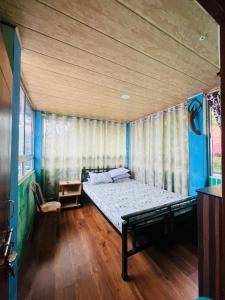 Postel nebo postele na pokoji v ubytování ANURAG HOMESTAY