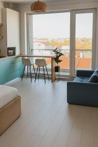 a living room with a couch and a table at Blue Feelings Studio in Mamaia Nord