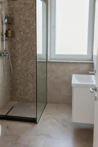 a bathroom with a shower and a sink at Blue Feelings Studio in Mamaia Nord