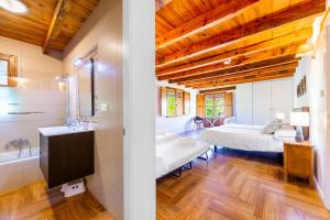 Ένα ή περισσότερα κρεβάτια σε δωμάτιο στο Casa Rural Molino Del Machero +67 φωτογραφίες