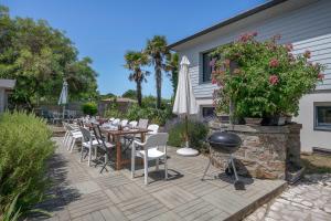 Κήπος έξω από το Villa pour 15 à 700m de la plage