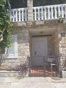 Φωτογραφία από το άλμπουμ του Pet Friendly Apartment Ground Floor σε Petrovac na Moru
