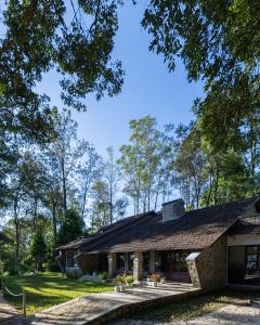 钦纳卡纳Avadale Munnar (Stag Groups Not Allowed)的石屋,有 ⁇ 帽屋顶