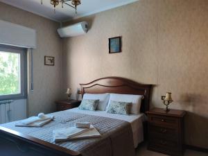 a bedroom with a bed with two towels on it at IseoLakeRental - Casa Chicca in Esmate