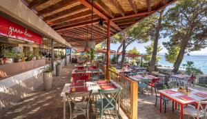 Restaurace v ubytování Sunny Makarska by Valamar