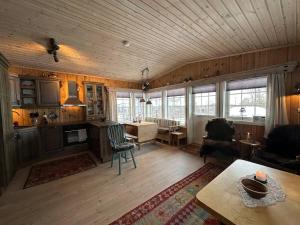 a kitchen and living room with a table and chairs at Hytte i naturskjønne Javnlie in Skammestein +10 photos