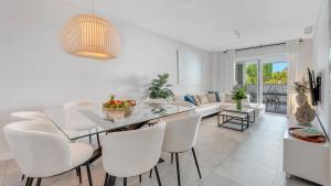 Część wypoczynkowa w obiekcie VACATION MARBELLA I Via Celere, Huge Terrace, Brand New Complex, Close to the Beach, Marbella Center