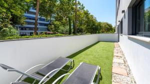 Ogród w obiekcie VACATION MARBELLA I Via Celere, Huge Terrace, Brand New Complex, Close to the Beach, Marbella Center