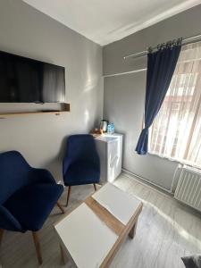 TV a/nebo společenská místnost v ubytování beydağı suit