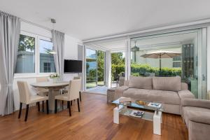 Μια τηλεόραση ή/και κέντρο ψυχαγωγίας στο Apartment Lui with rooftop swimming pool +25 φωτογραφίες