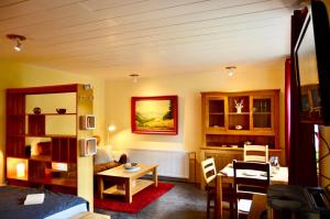 a living room with a table and a dining room at Ferienwohnung an der Örtze in Müden