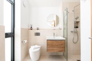 a bathroom with a toilet and a sink and a shower at Sunday Sun BR31 Silverlake Dorset in Warmwell +27 photos