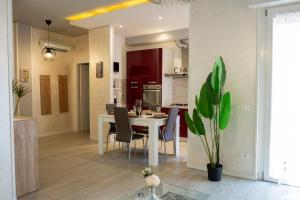 Φωτογραφία από το άλμπουμ του Modern threeroom apartment in front of the hospital,Netflix, Wi-Fi στην Μπρέσια