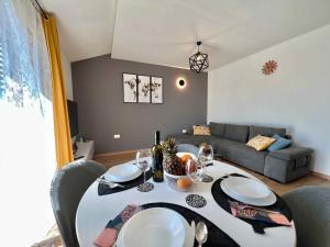 Posedenie v ubytovaní Apartment in Jadranovo 43364