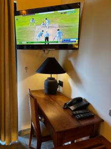 TV a/nebo společenská místnost v ubytování Foresta Resort Sigiriya