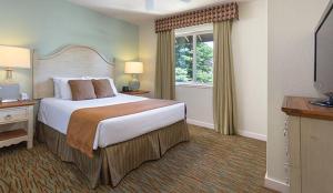 En eller flere senge i et værelse på Wyndham South Shore 3BR Apartment with Resort Access + 12 billeder