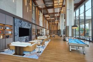 Bazén v ubytování Four Points by Sheraton Rizhao nebo v jeho okolí