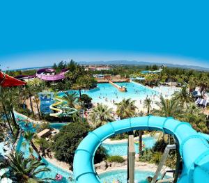 The swimming pool at or close to Apartamento Maya Relax Salou