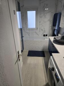 Ένα μπάνιο στο Le Refuge de Céline - Proche Paris-La Défense