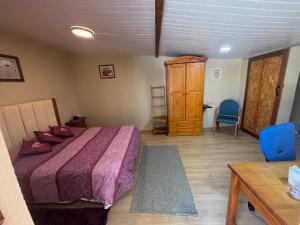 a bedroom with a bed and a table and a wooden cabinet at Casa Gracia in Granda