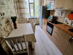 Η κουζίνα ή μικρή κουζίνα στο Marwa Guest House Modern 2-Room Apartment 78 m2