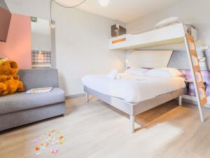 Postel nebo postele na pokoji v ubytování greet hôtel Annecy Cran-Gevrier by Accor