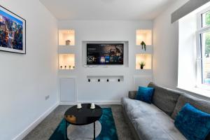 Μια τηλεόραση ή/και κέντρο ψυχαγωγίας στο Comfy 3-Bed Home in Llansamlet
