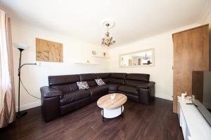 Posezení v ubytování Spacious and convenient 3 bed property in Swords