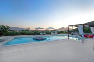 a swimming pool with a view of the desert from a house at bed and breakfast Grotta dell'Olio in Sarno