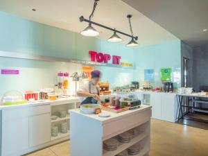 a man is preparing food in a kitchen at Tru by Hilton Thai Binh City Centre in Thái Bình
