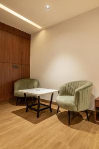 Posezení v ubytování Hotel Highway King Neemrana