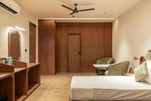Postel nebo postele na pokoji v ubytování Hotel Highway King Neemrana