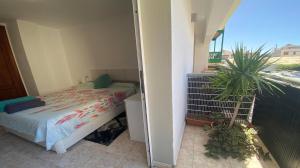Ένα ή περισσότερα κρεβάτια σε δωμάτιο στο Apt ManRey 1B - Ambar