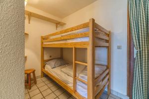 a room with two bunk beds in a room at Granges 35 Duplex in Villard-Reculas