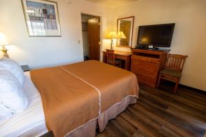 TV a/nebo společenská místnost v ubytování Capital O Hotel Inn Pendleton I-84