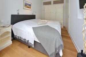 Ein Bett oder Betten in einem Zimmer der Unterkunft Ferienwohnung Silbermöwe