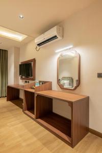 TV a/nebo společenská místnost v ubytování Hotel Highway King Neemrana