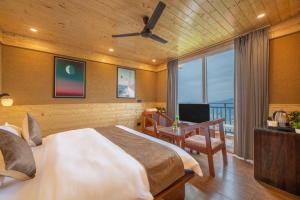 TV a/nebo společenská místnost v ubytování Charvi Group Of Hotels