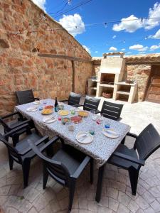 a table and chairs on a patio with a table and chairs at La Casa Rural de Pálmaces in Pálmaces de Jadraque
