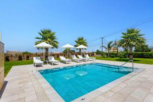 The swimming pool at or close to Villa Mariba Blue by Villa Plus