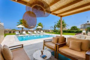 The swimming pool at or close to Villa Mariba Blue by Villa Plus