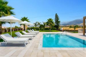 The swimming pool at or close to Villa Mariba Blue by Villa Plus