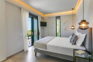 A bed or beds in a room at Villa Mariba Blue by Villa Plus