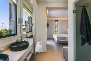 A bed or beds in a room at Villa Mariba Blue by Villa Plus